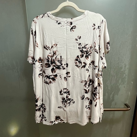 Maurices plus size 2X tee - Picture 2 of 3